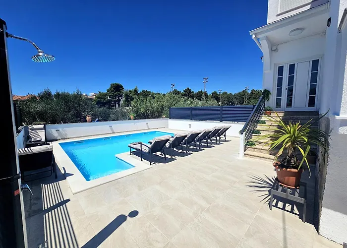 וילה Lungomare With Private Pool