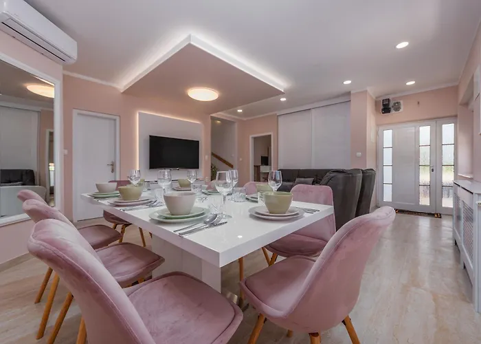 فيلة Lungomare With Private Pool