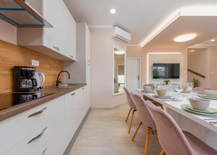 Lungomare With Private Pool فيلة زادار