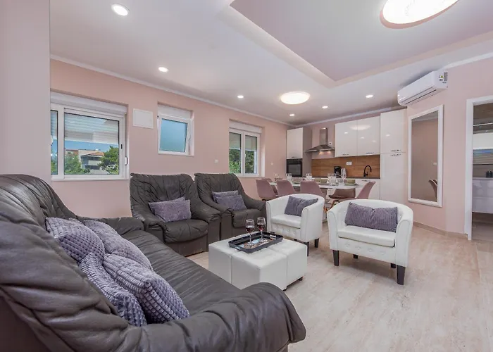 Lungomare With Private Pool *