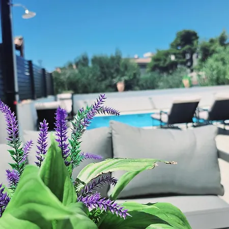 Lungomare With Private Pool * Zadar