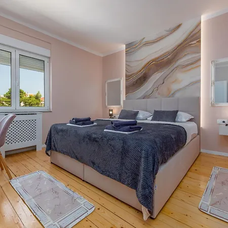 Villa Lungomare With Private Pool Zadar