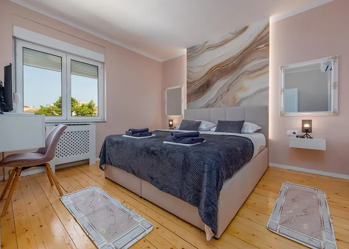 Villa Lungomare With Private Pool Zadar