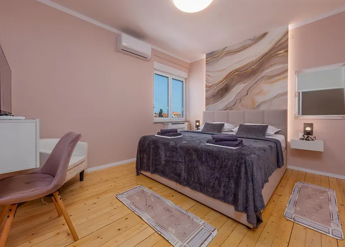 Lungomare With Private Pool Zadar