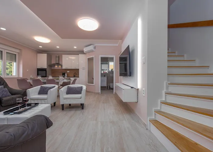 Villa Lungomare With Private Pool Zadar