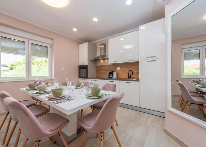 Lungomare With Private Pool Ζαντάρ