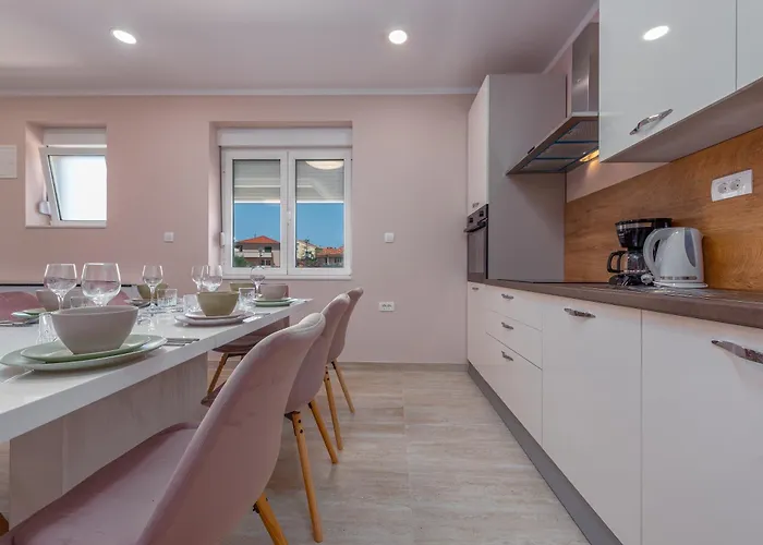 Lungomare With Private Pool *