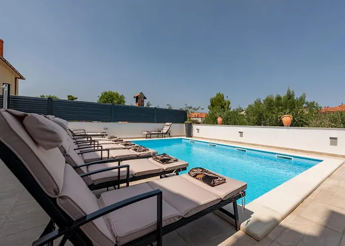 Βίλα Lungomare With Private Pool *